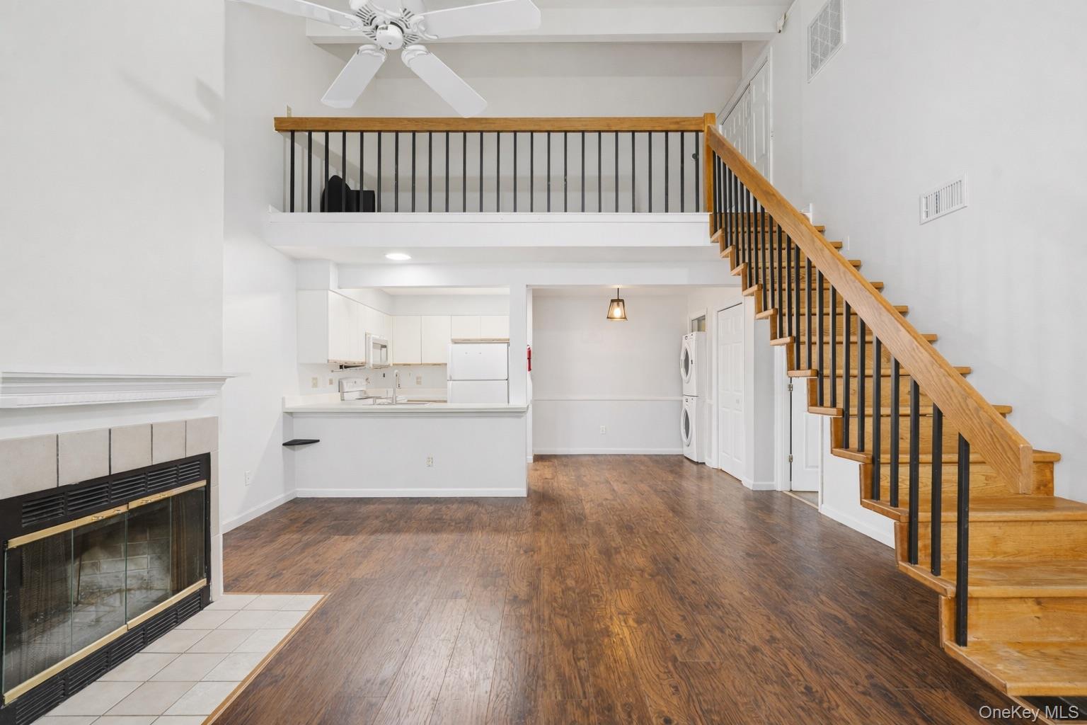 Welcome to 239 Deer Hill Road in Oakridge Condominiums. This top-floor...