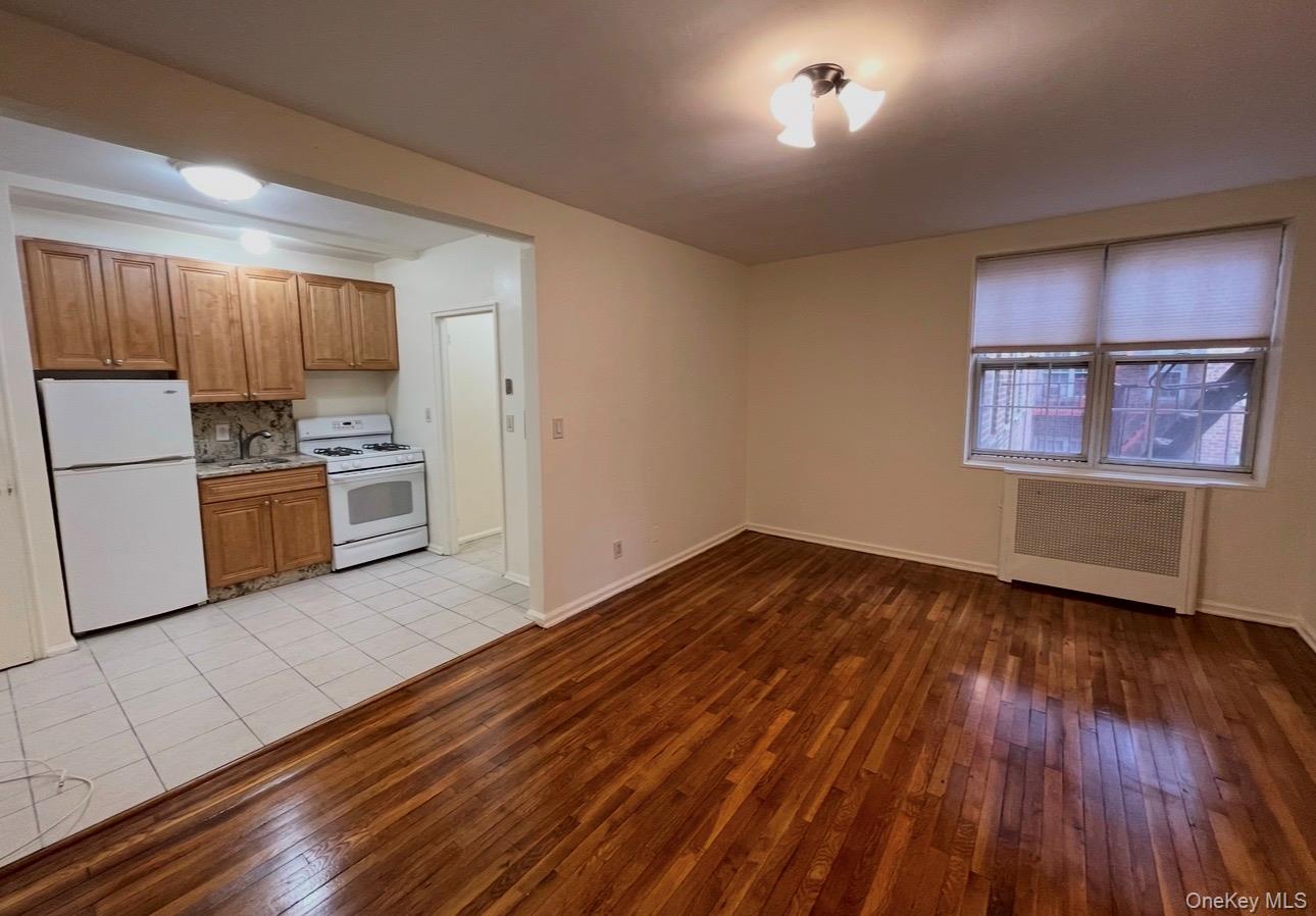 Welcome to Bronx River RD in Fleetwood Park. Great size studio apartme...