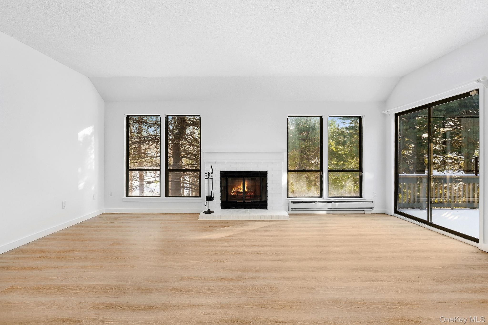 Comfort and convenience abound in this lovely no-step one level end un...