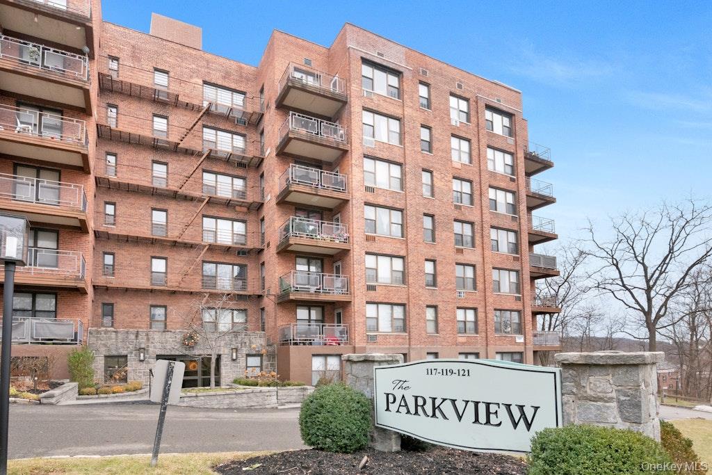 Welcome to the Parkview Co-op, conveniently located on the top floor o...