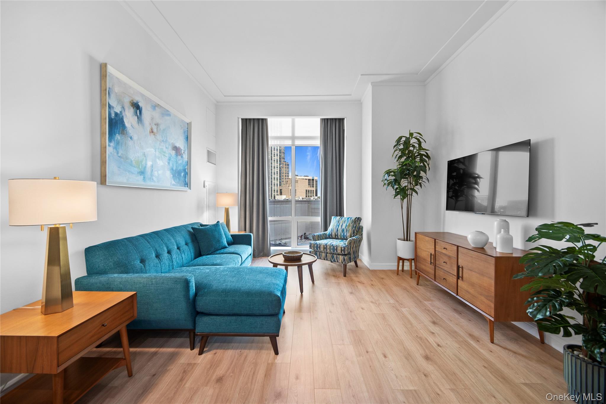 Live above it all at the Ritz-Carlton Residences. This sun drenched re...