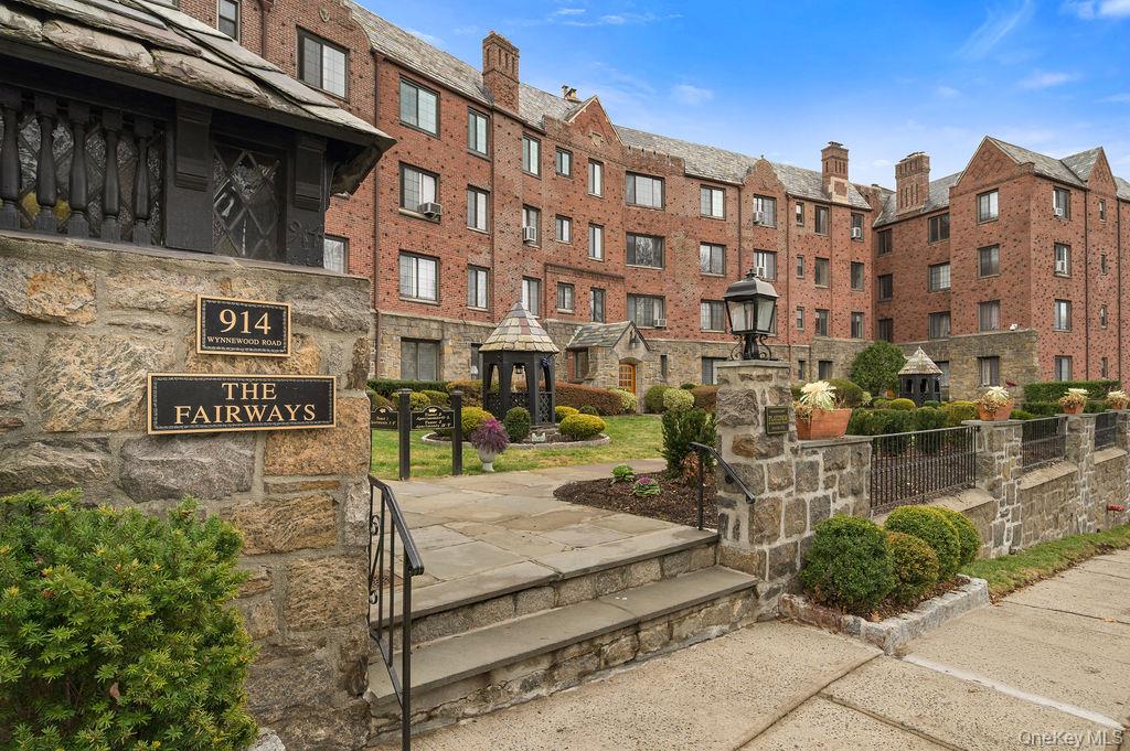 Welcome to The Fairways in Pelham Manor, where comfort and convenience...