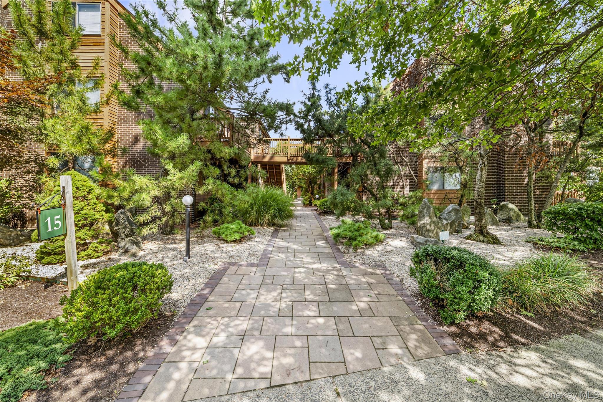 Welcome to The Highlands of Greenridge! This 2 bedroom, 2 bath top flo...