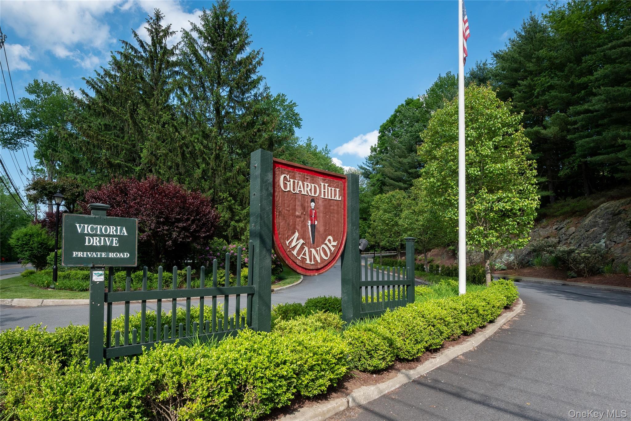 New Listing in desirable Guard Hill Manor! 2 bedrooms, 2 1/2 baths. Gr...