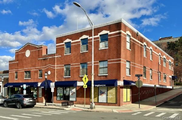 Beautiful, updated Office/Business Space available in Downtown Ossinin...