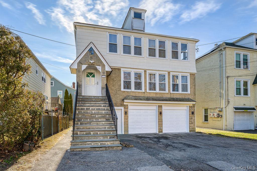 A bright and spacious rental apartment in a well-maintained multifamil...