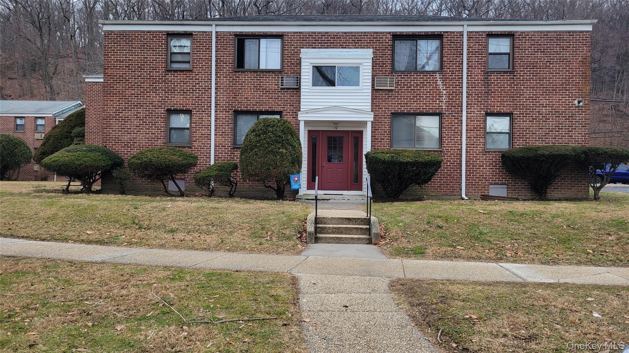 Beautifully renovated one bedroom plus den co-op in a well maintained...