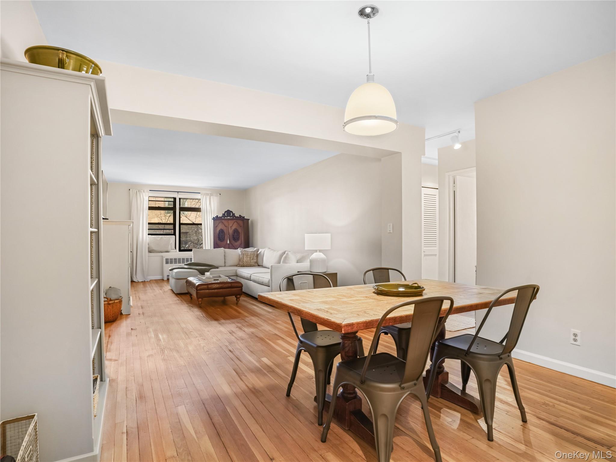 Welcome home to this bright and well proportioned 2 bedroom, 2 bath id...