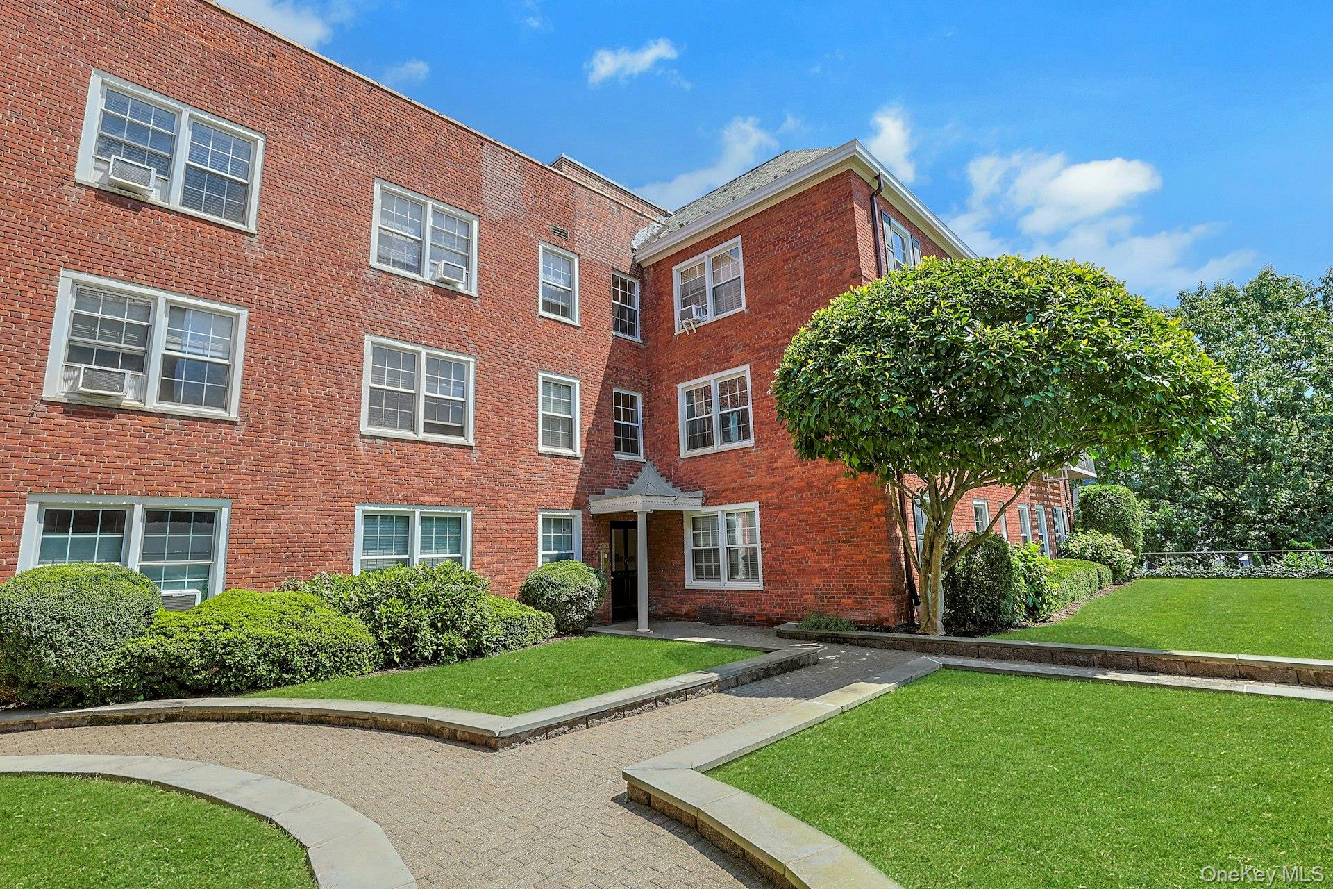 Bright and expansive, this 1,330 sq. ft., 2-bedroom, 2-bath en-suite a...