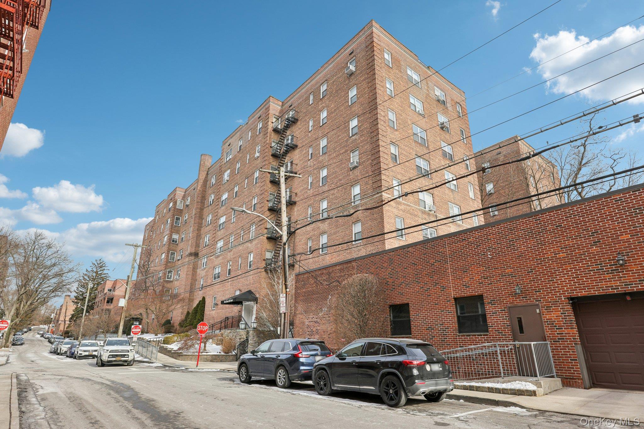 Well maintained Pre-War building, Located walking distance to Metro-No...