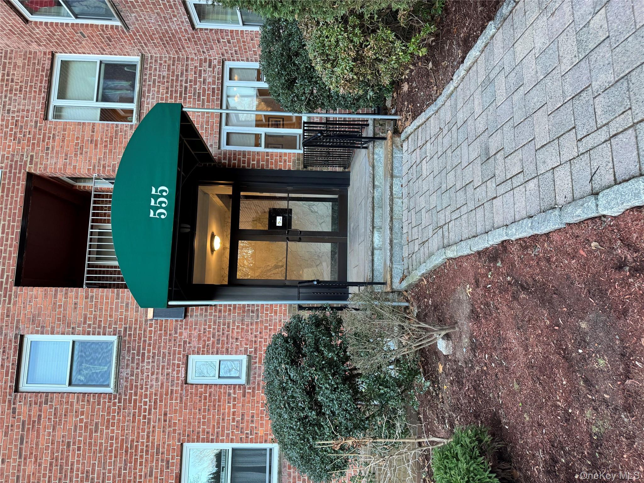 This spacious renovated 1 bedroom apartment offers bright, clean livin...