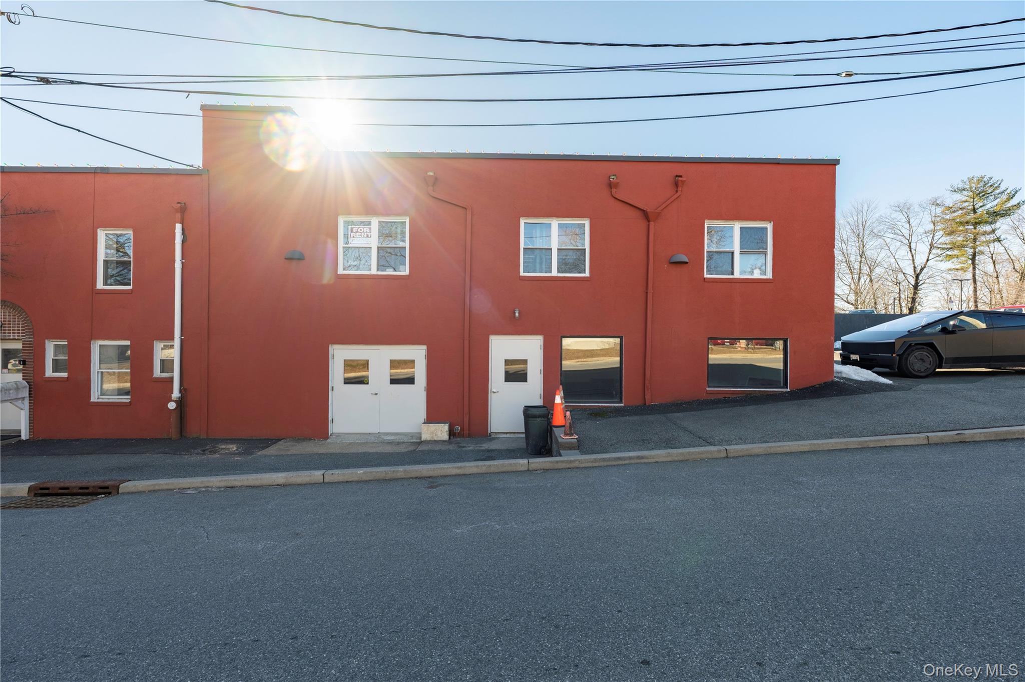 Spacious 2,000 Sq Ft Basement Space in a Prime Area

Discover a spacio...