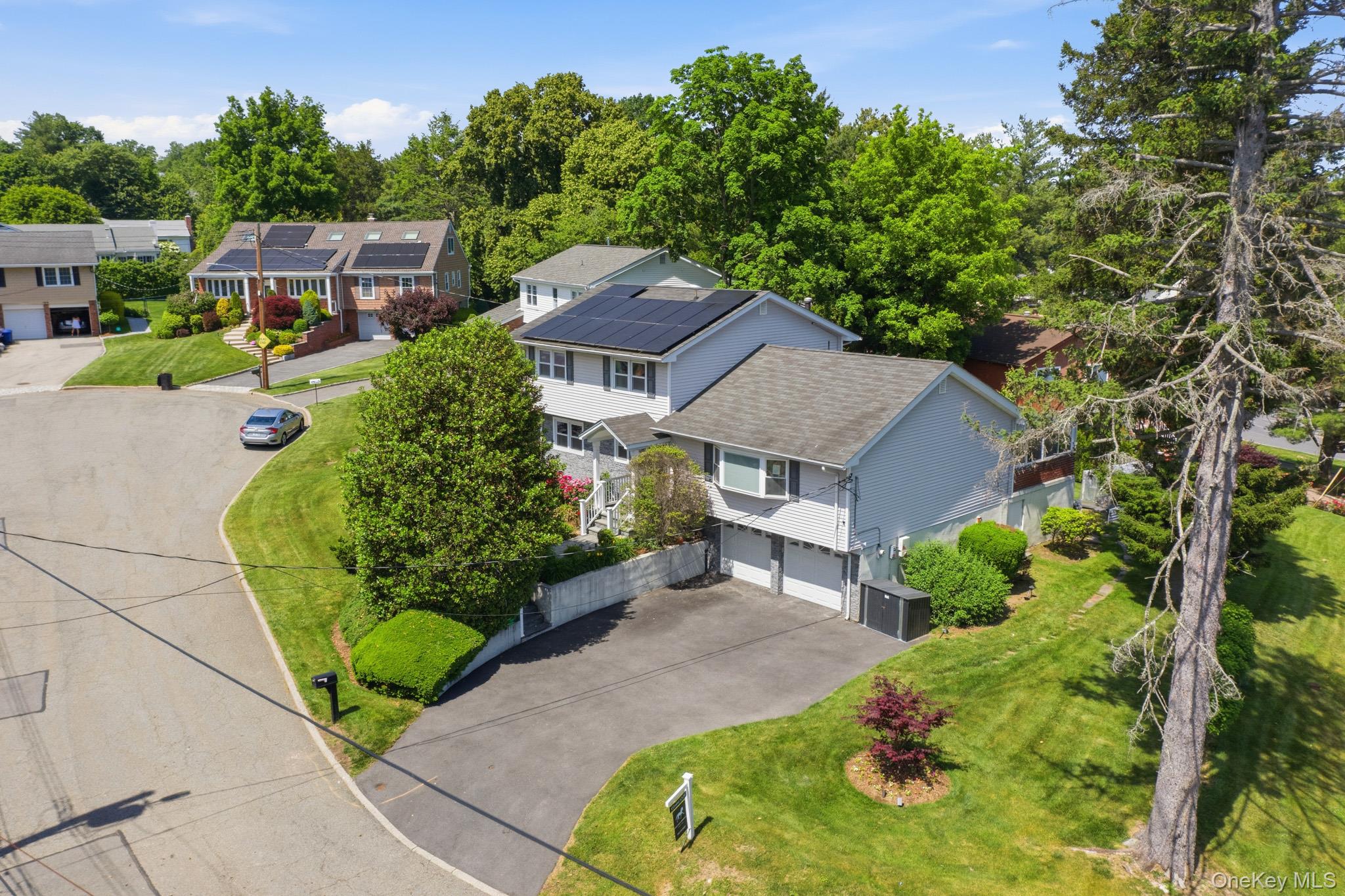 Sun-Drenched Scarsdale PO Gem – Rare Cul-de-Sac Find in Five Corners ?...