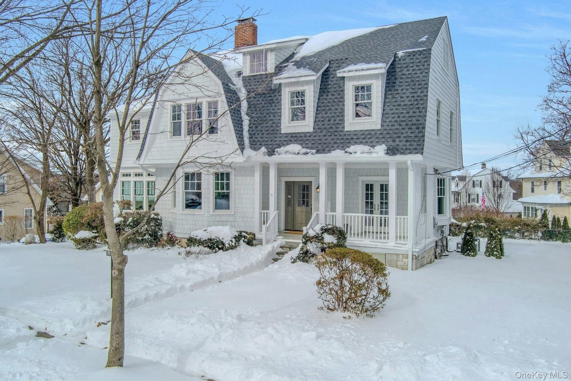 5 Henry is a truly exceptional, one-of-a-kind residence, thoughtfully...