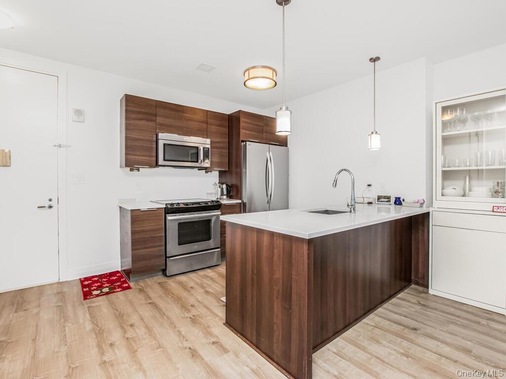 Nestled in the heart of Westchester, Monarch at Ridge Hill offers an u...