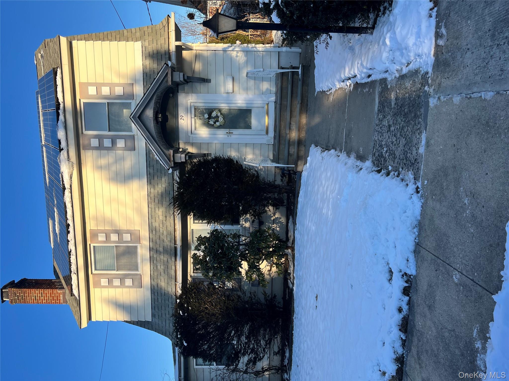 Charming 2-bedroom rental in the heart of New Rochelle. This inviting...