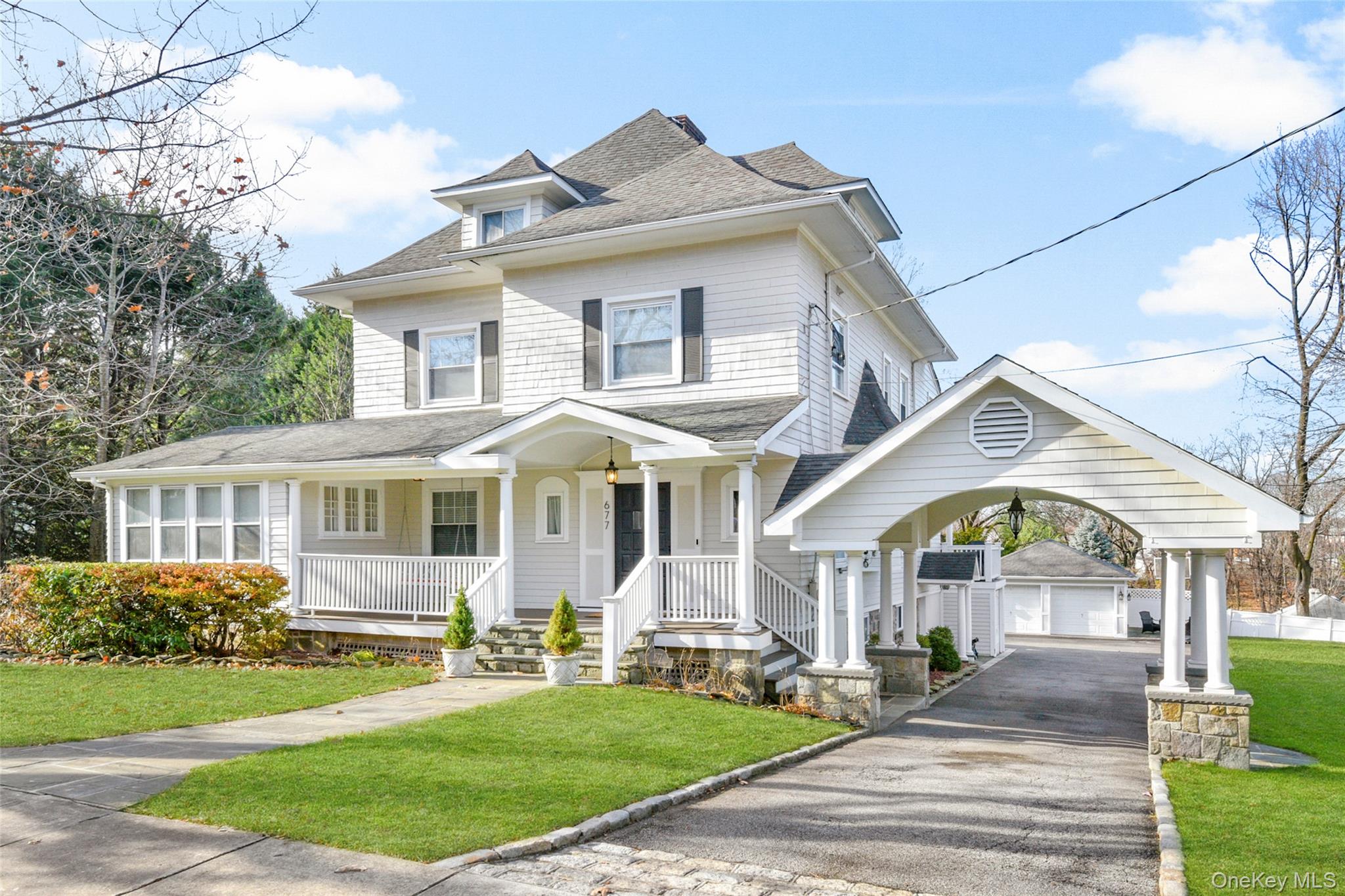 You waited patiently and this one is it! With a curb appeal score of 1...