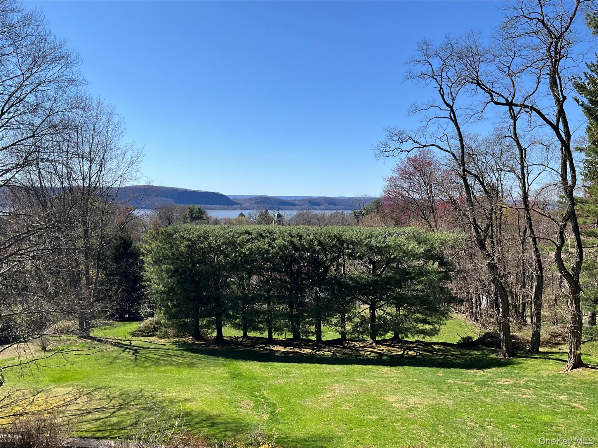 BREATHTAKING YEAR ROUND HUDSON RIVER PANORAMIC VIEWS define this iconi...