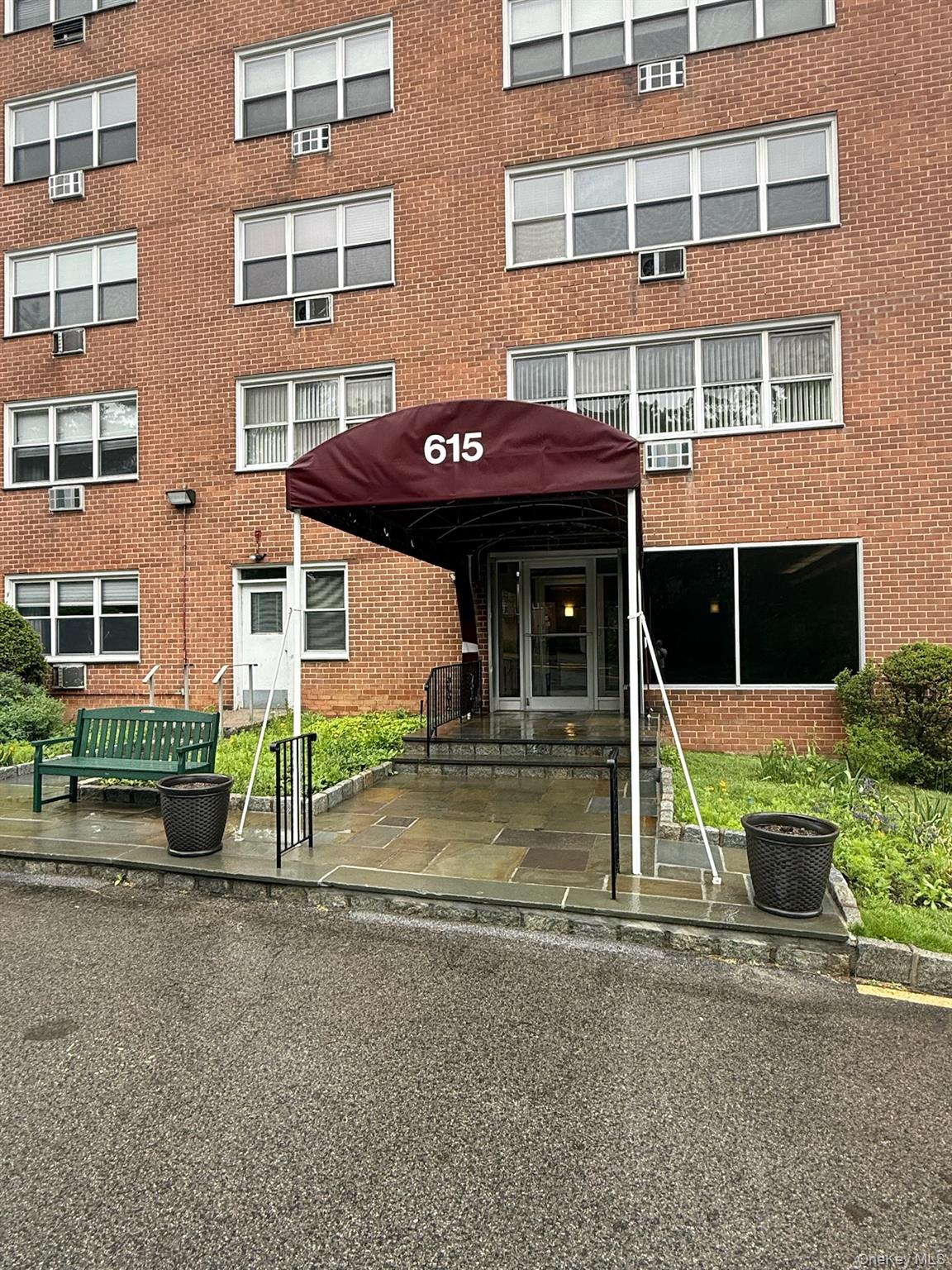 Very Bright and spacious studio with ample room for a queen size bed a...