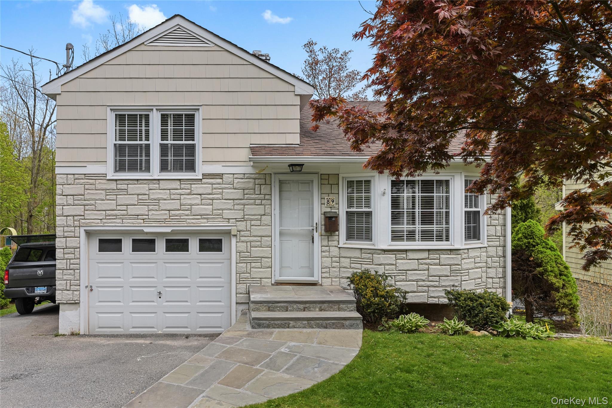 Newly renovated, close to town, train, and adjacent to KES! Shop small...