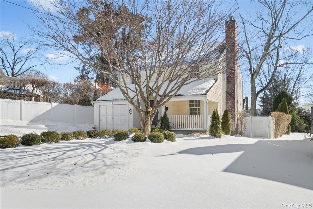 Updated and ready for its new owners, this 3-bedroom, 1.5-bath Colonia...