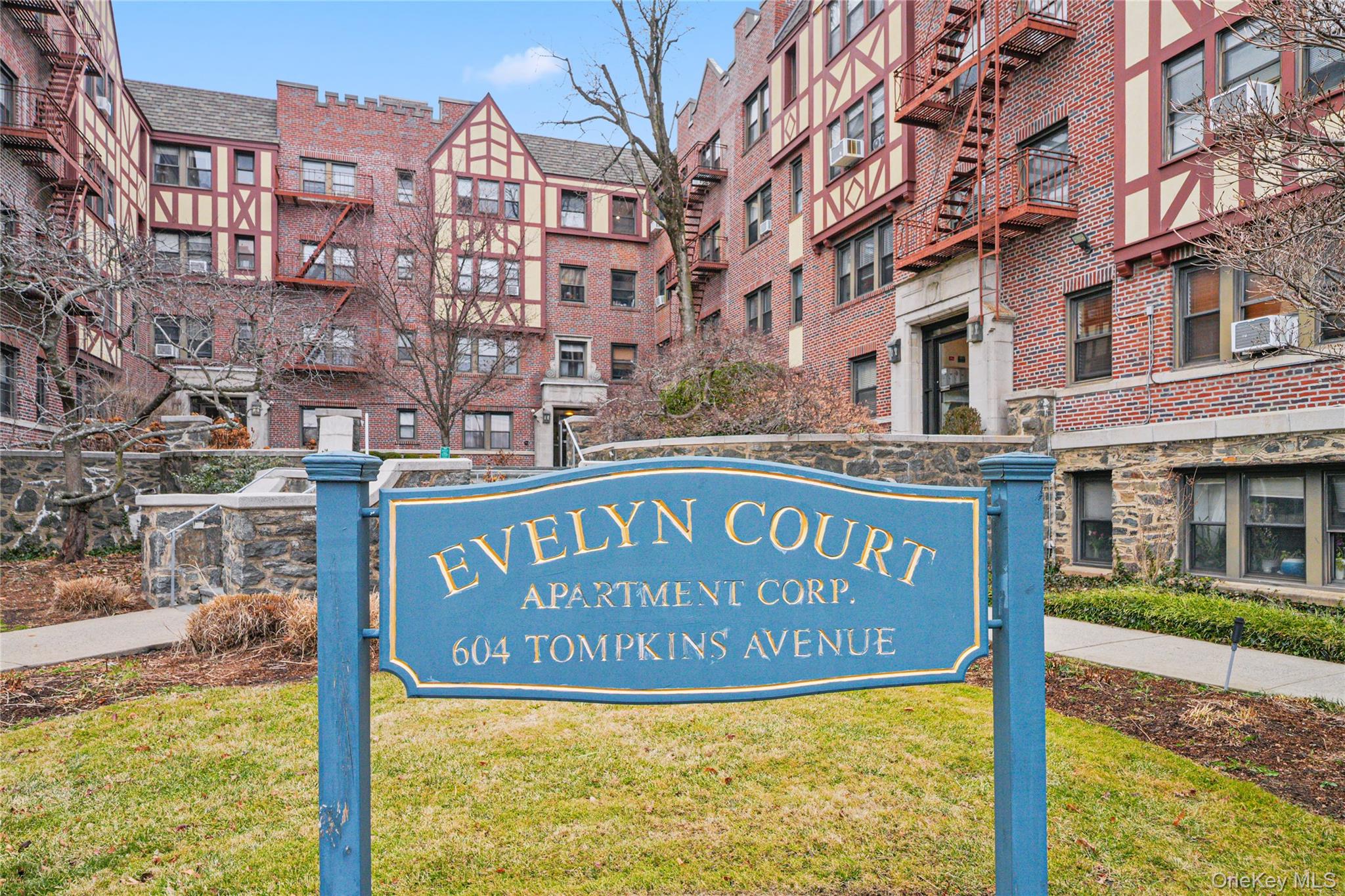 Welcome to Evelyn Court — a pet-friendly, beautifully maintained coope...