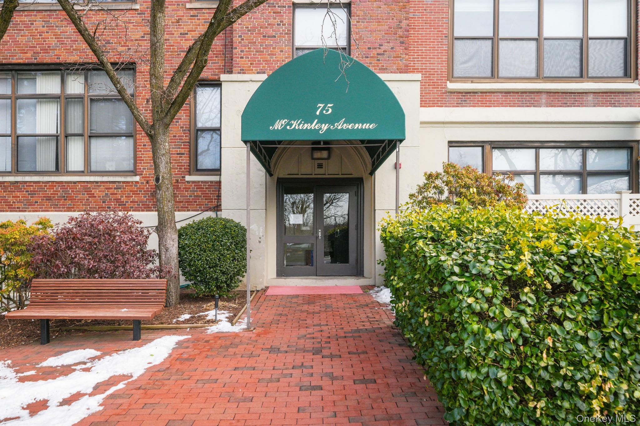 Welcome to The Hill Condominium, one of White Plains’ most desirable a...