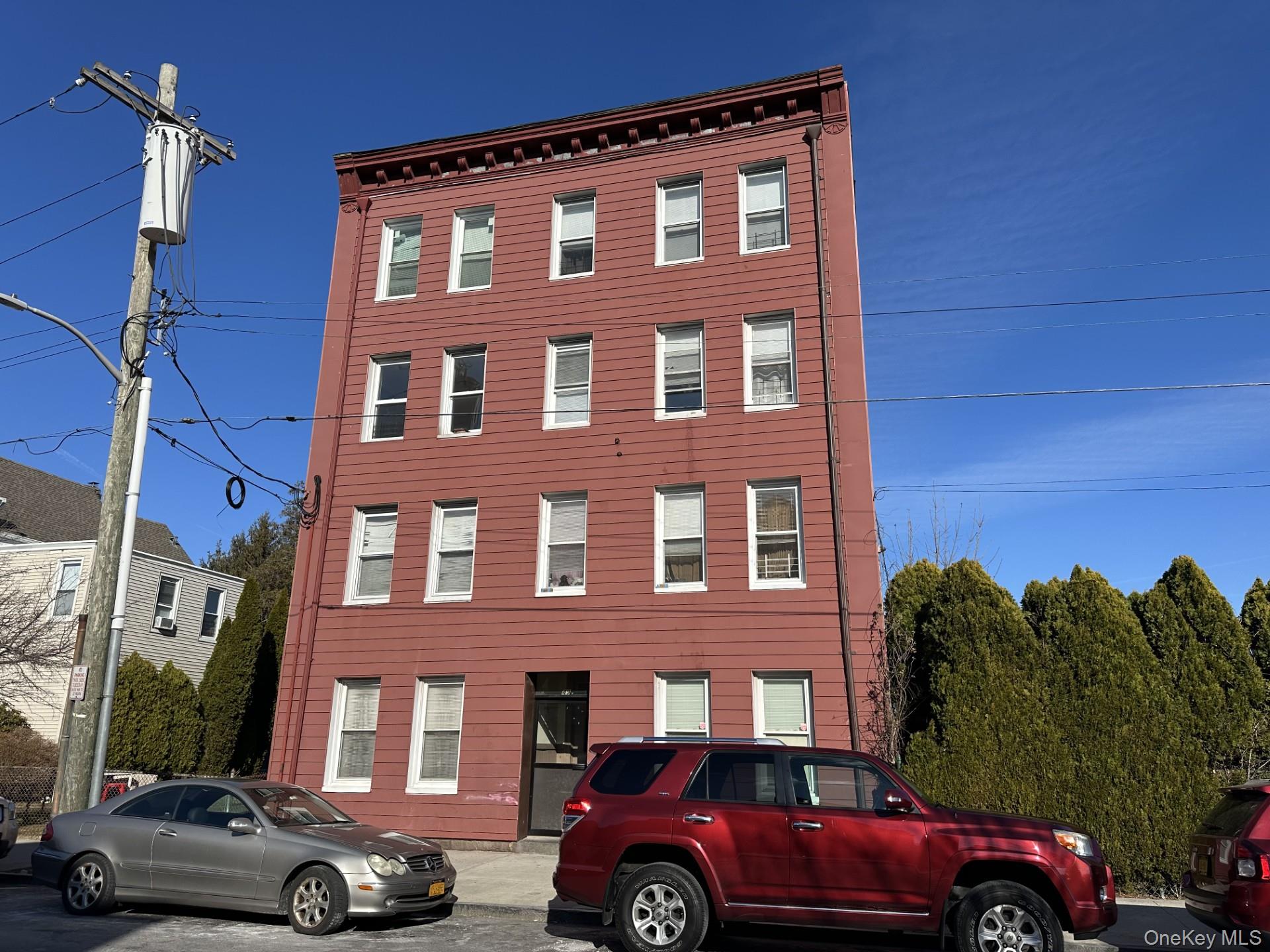 2 Bedroom, 1 bath unit in nicely maintained building includes an eat i...