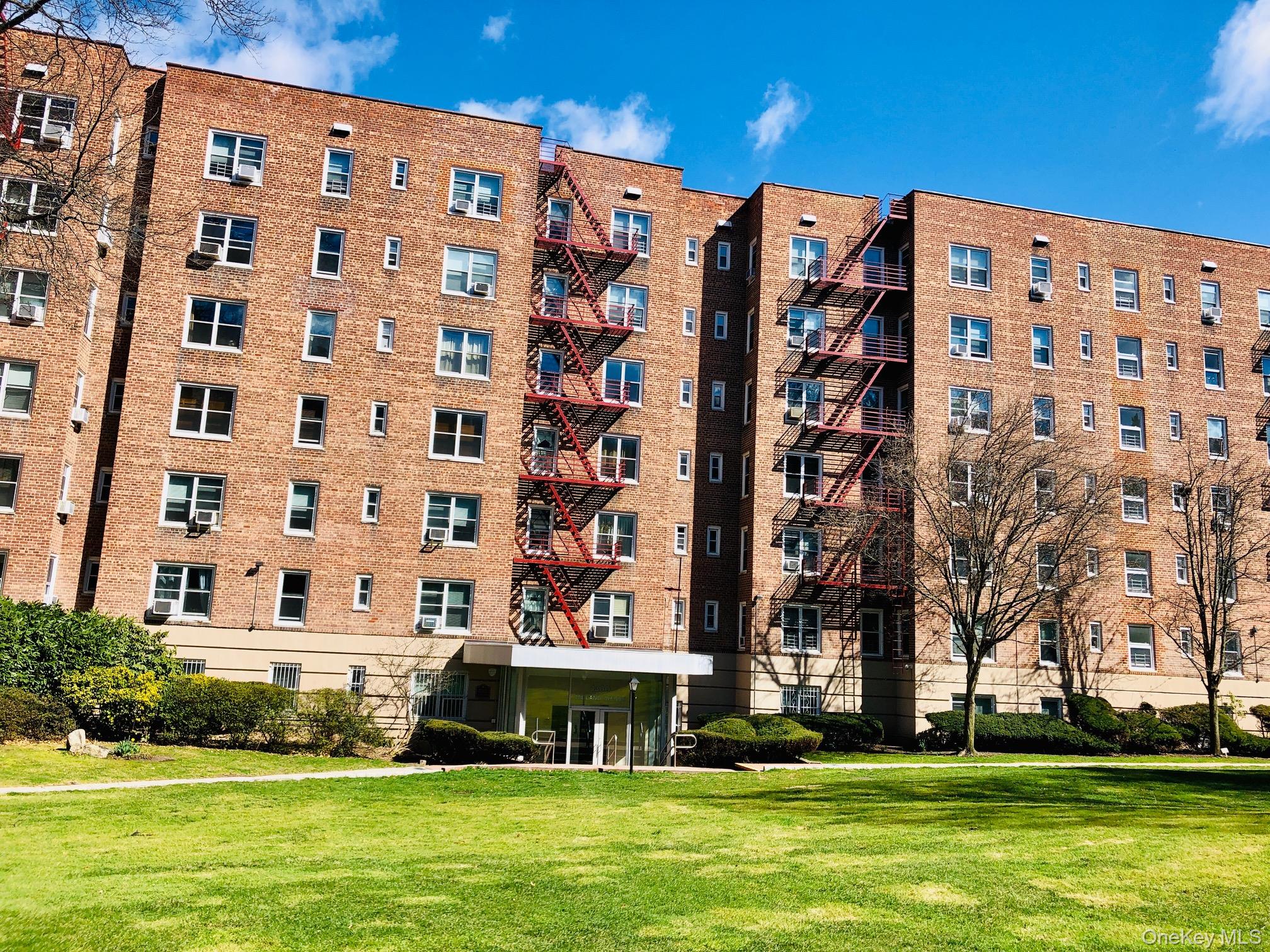Renovated Jr. 4 sponsor unit in the beautifully maintained Kimberly Ga...