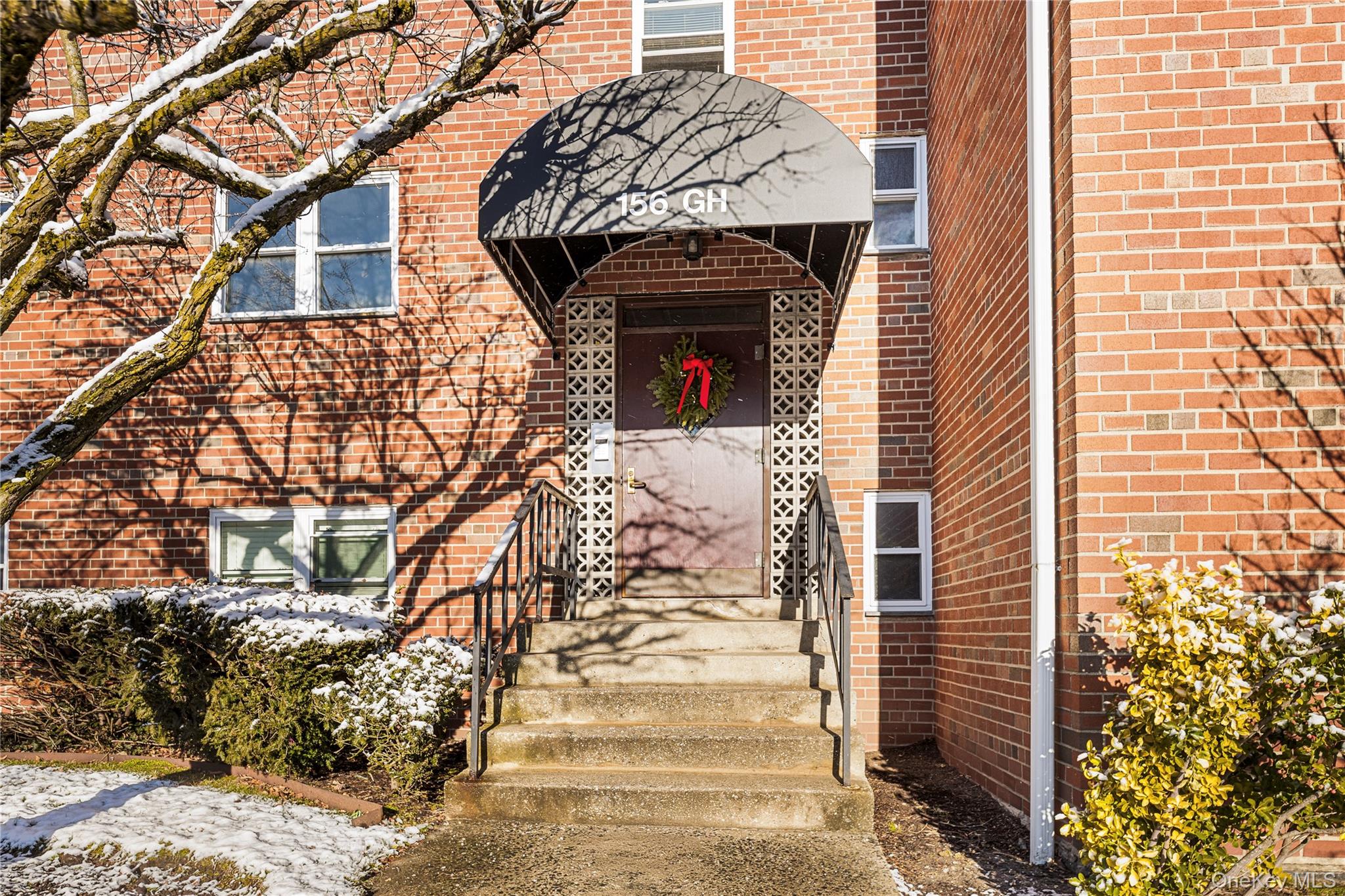 156 Centre Avenue, Unit 2G, New Rochelle, NY 10805 is a well located o...