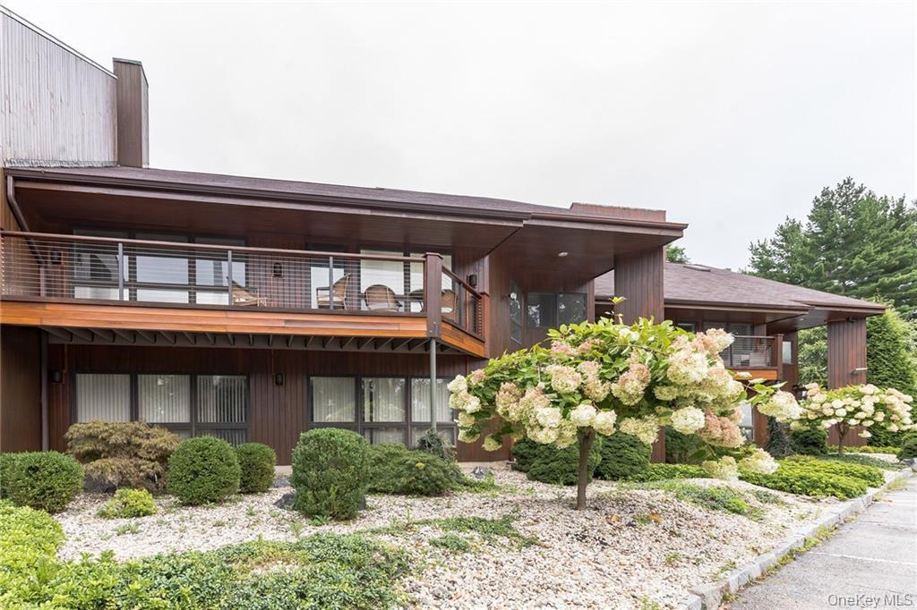 Gorgeous contemporary office building with unlimited free parking on b...