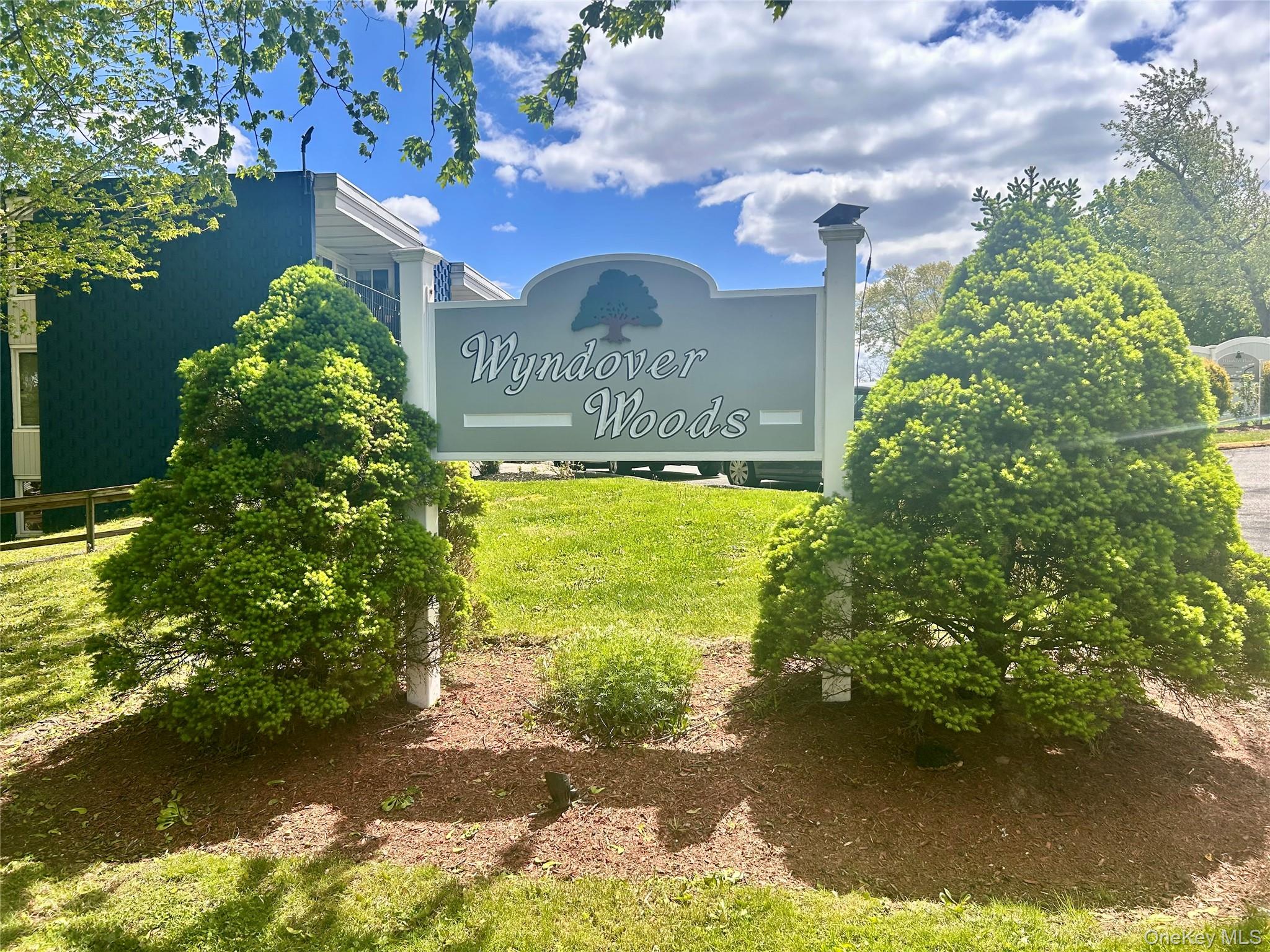Welcome to Wyndover Woods. FRESHLY PAINTED. Beautiful Studio, that liv...