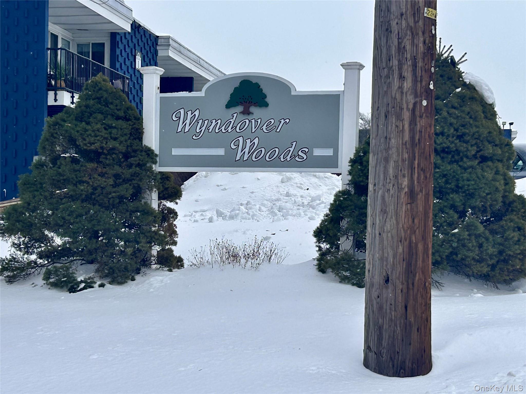 Welcome to Wyndover Woods. FRESHLY PAINTED. Beautiful Studio, that liv...