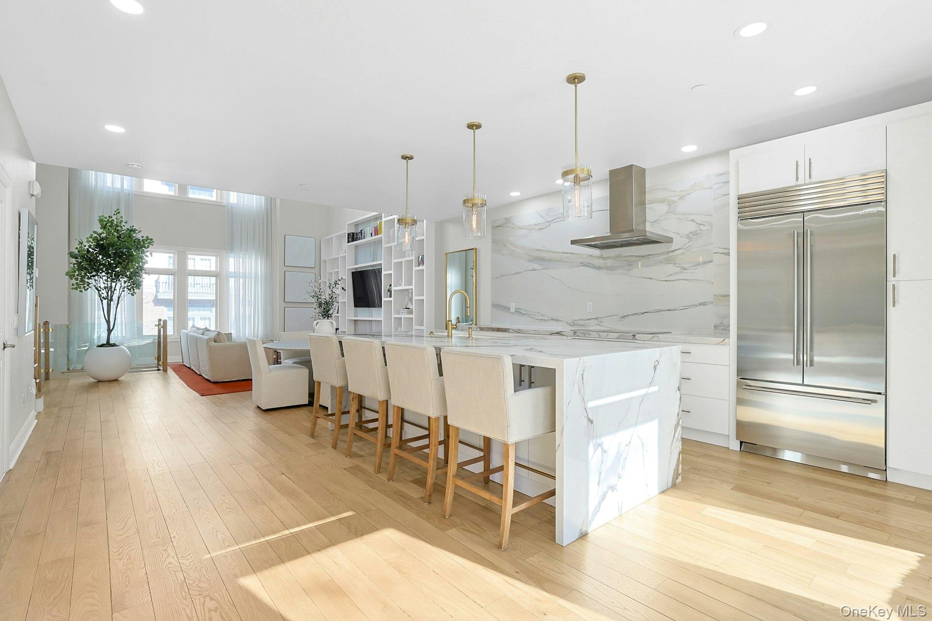 1st things 1st! It begins with style, convenience and beauty. This 3 b...