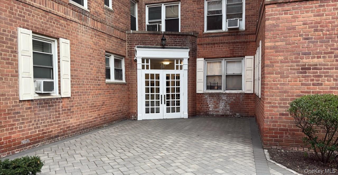 One Bedroom unit located on the first floor with large living room, be...