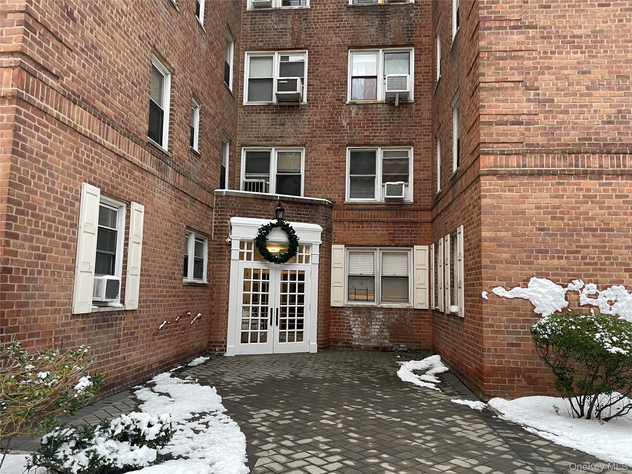 One Bedroom unit located on the first floor with large living room, be...
