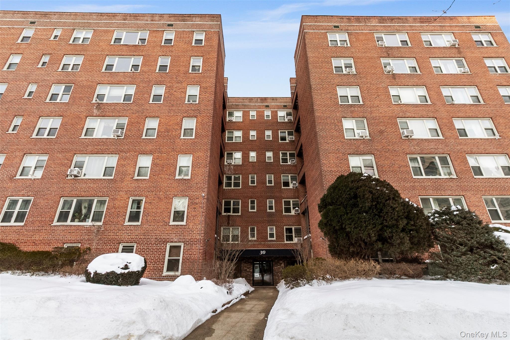 Top floor, spacious one bedroom apartment in the heart of White Plains...