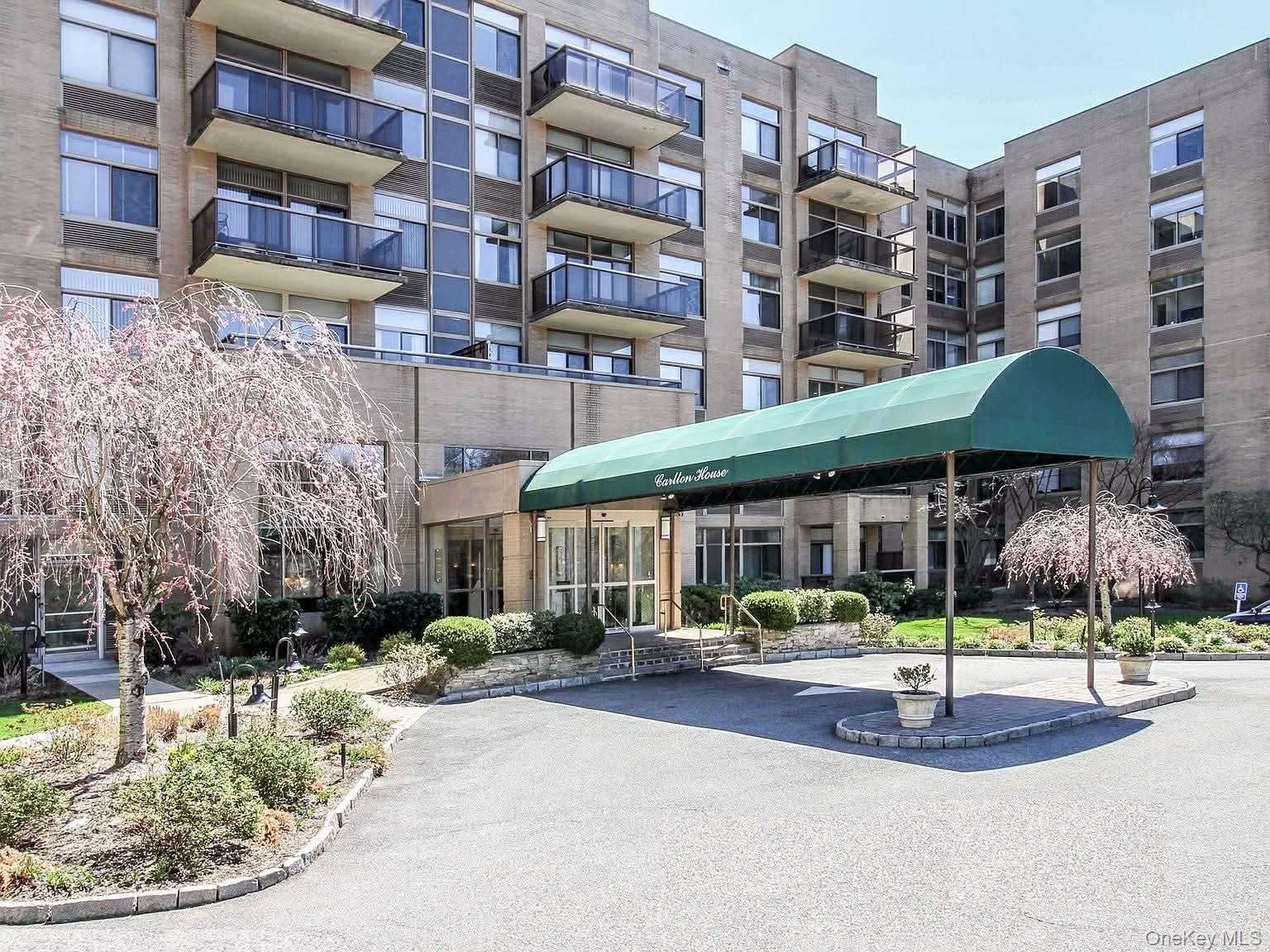 Welcome to 35 N Chatsworth Ave, unit 2Q.  The perfect blend of space,...