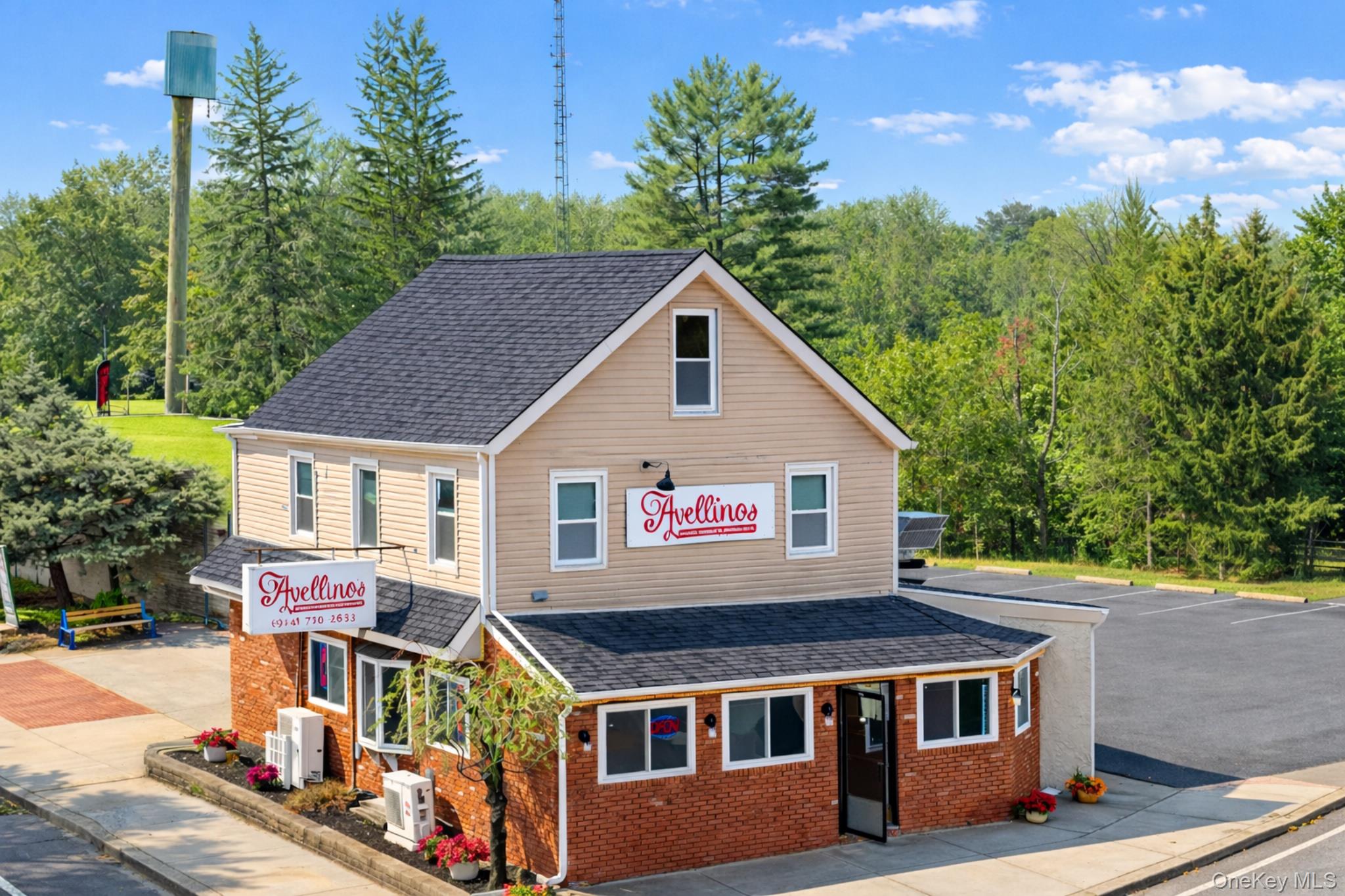 2146 Albany Post Rd is ideally located in the heart of Montrose, NY! P...