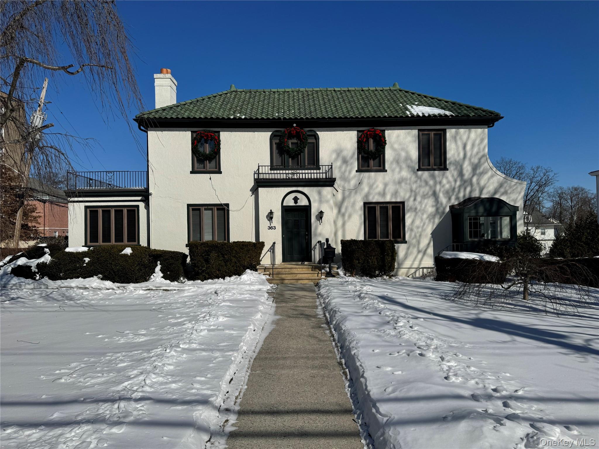 This newly renovated 1,300-square-foot space offers private parking an...