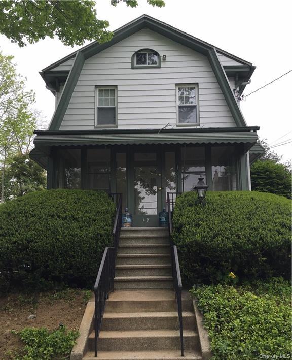 Location!! Location!!! Short walk to MNR Crestwood train station. Shor...