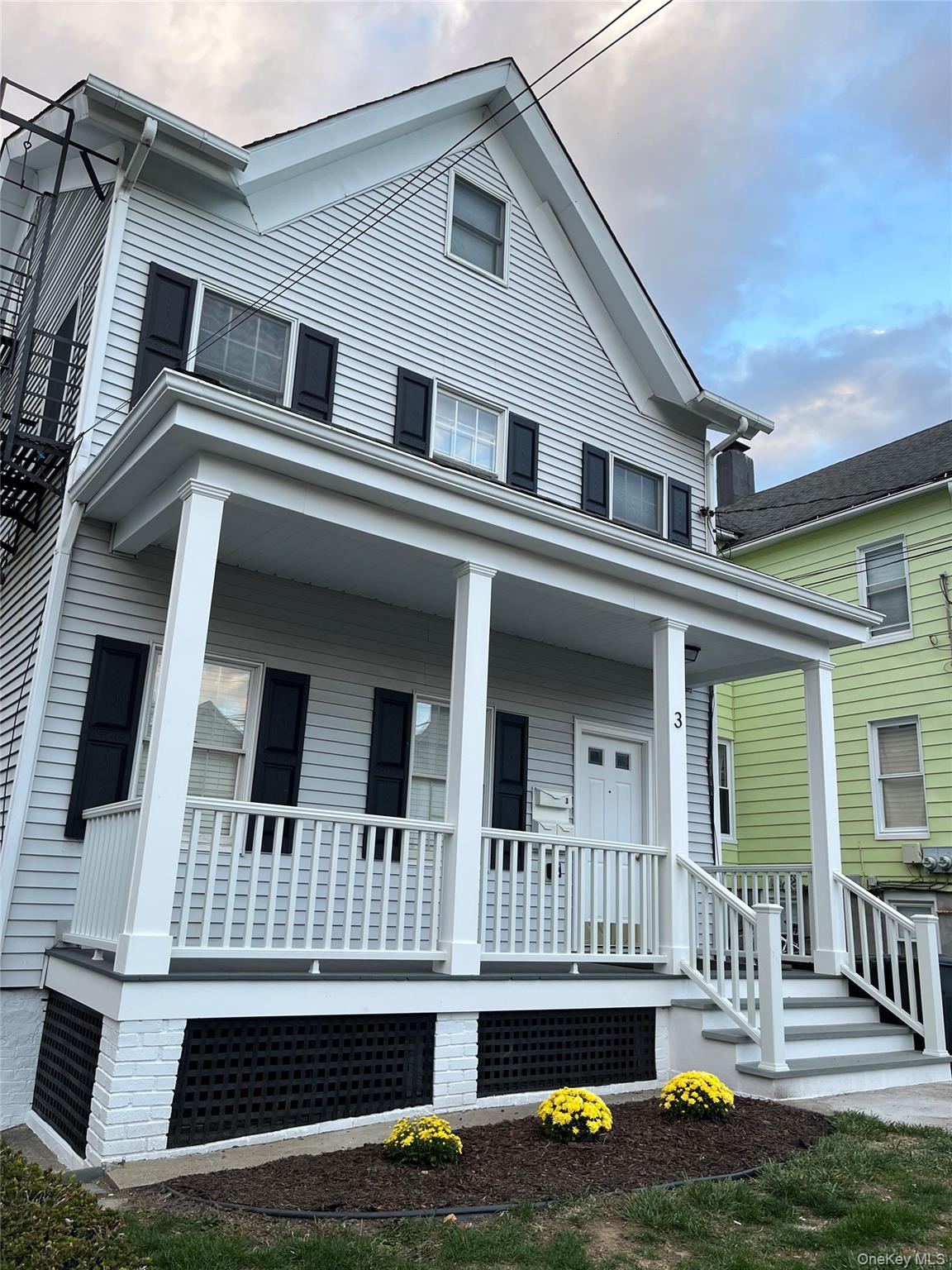 Well-maintained first-floor apartment offering 2 bedrooms and 1 full b...