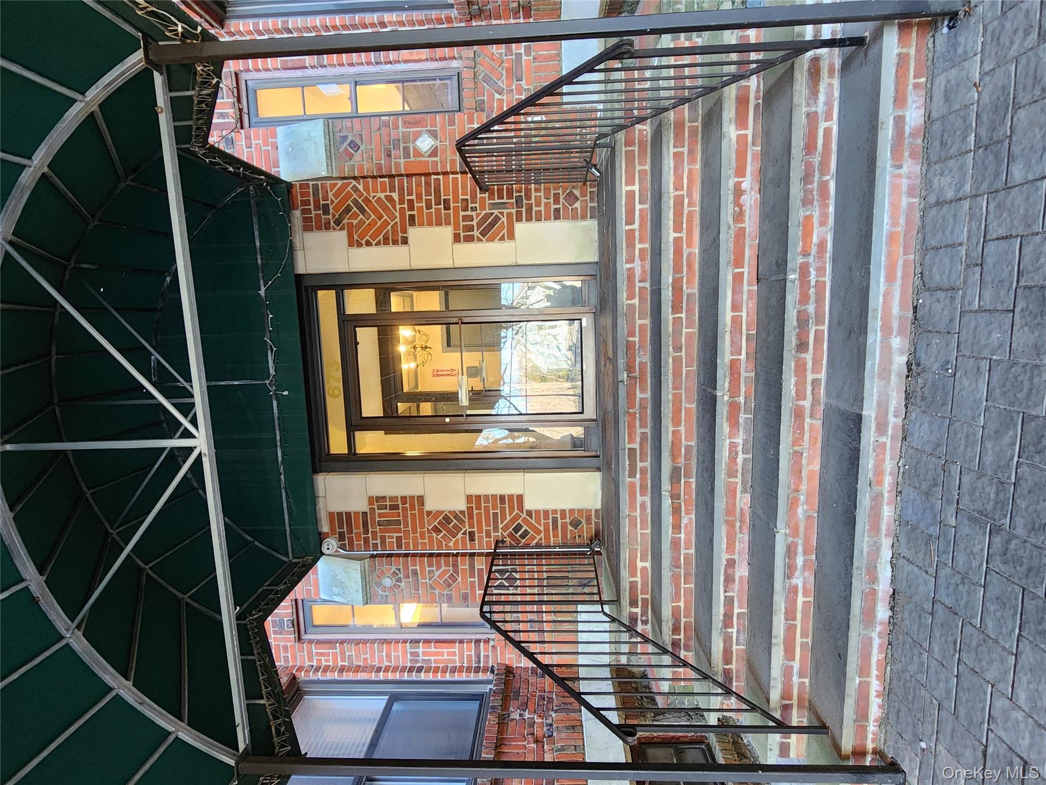 Nice coop, Hard wood floors through out, freshly painted, plenty sunli...