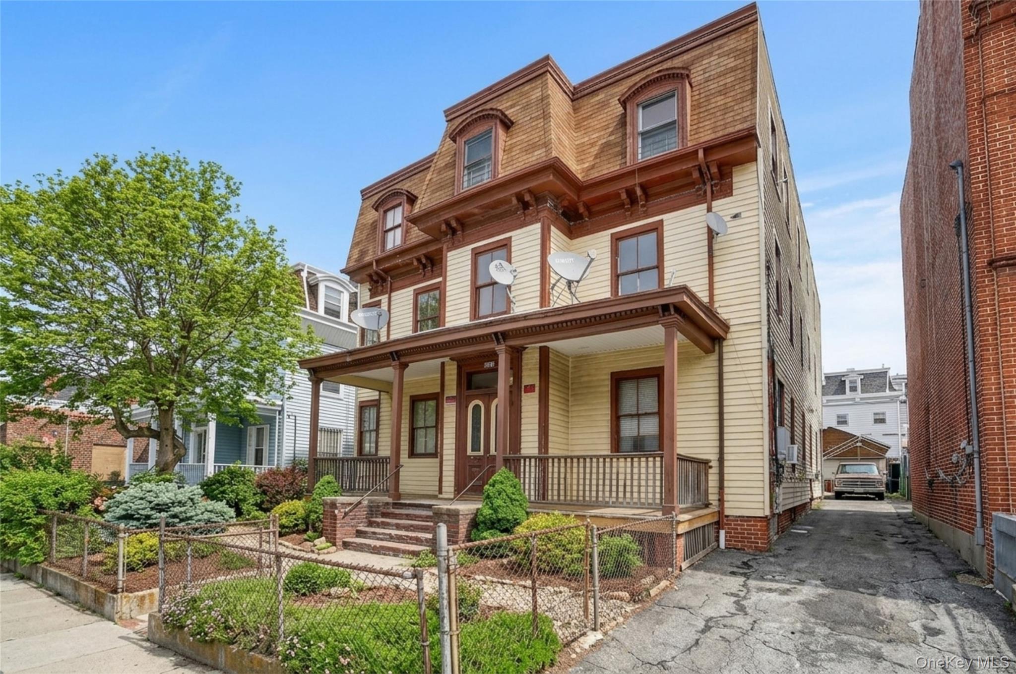 Welcome to an exceptional investment opportunity perfect for savvy inv...