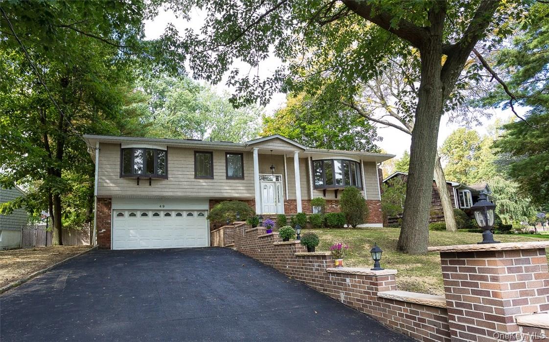 Like New! Come and see the opulence of 49 Soulice Place. Completely re...