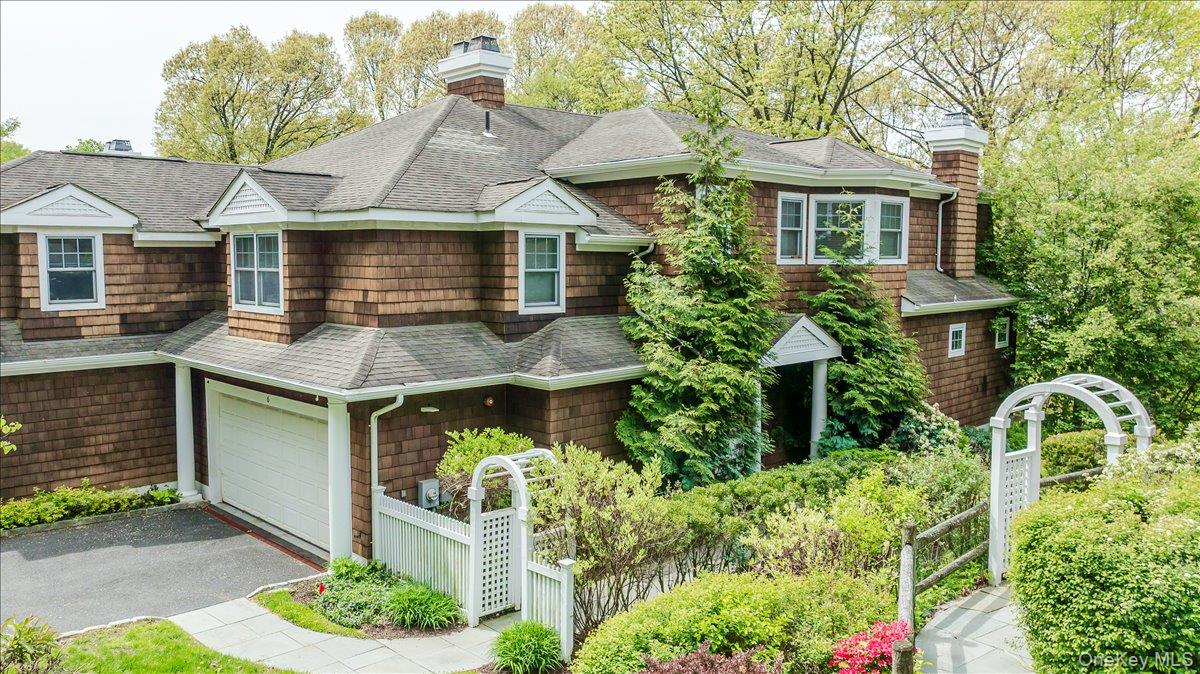 Rare end-unit townhome in the coveted Riverpointe community offering s...