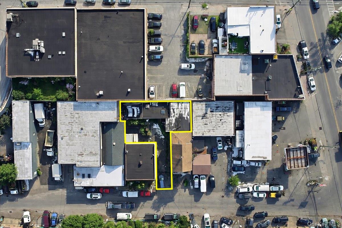 Excellent opportunity to Lease a versatile commercial space ideally lo...