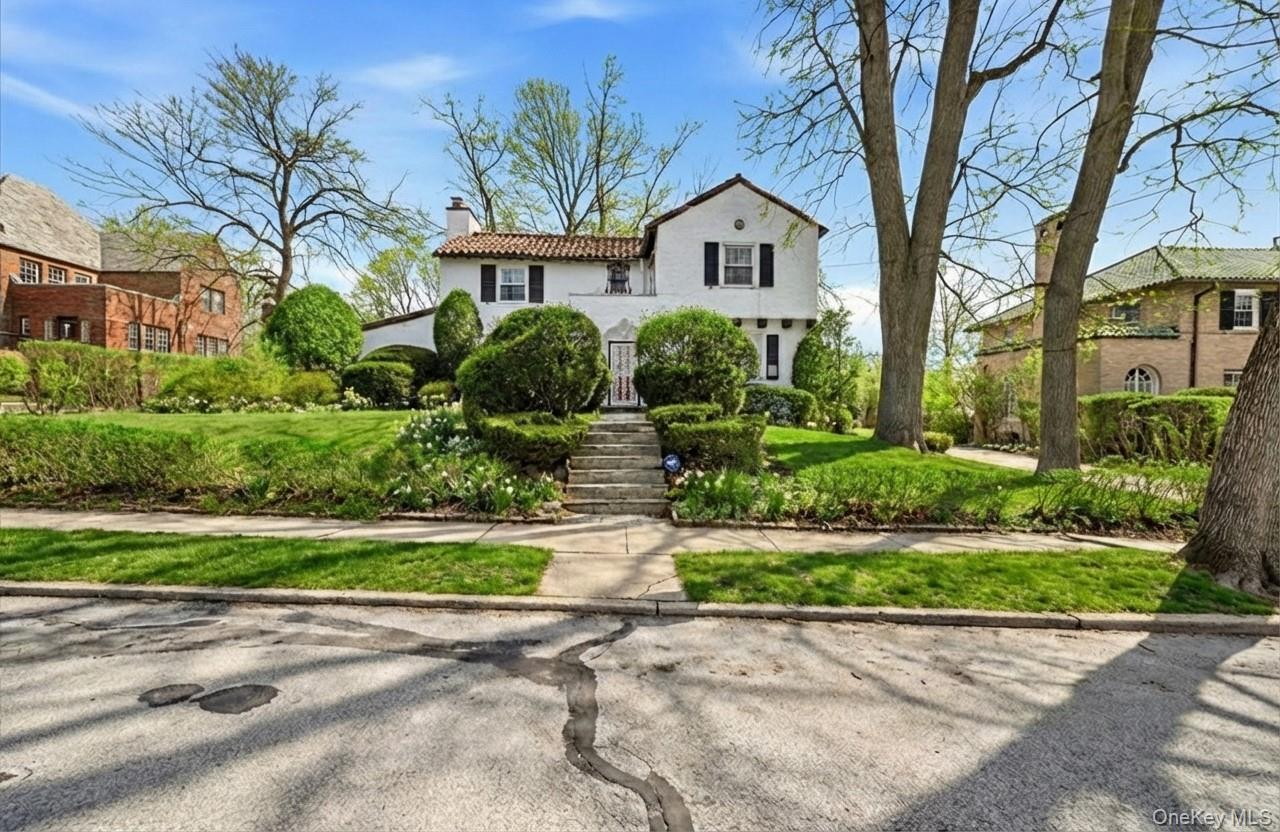 Charming Mediterranean-inspired residence in the heart of Mount Vernon...