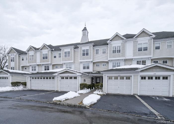 2 bedroom, 2 and a half bath, 1,295 total square feet 2 level townhome...