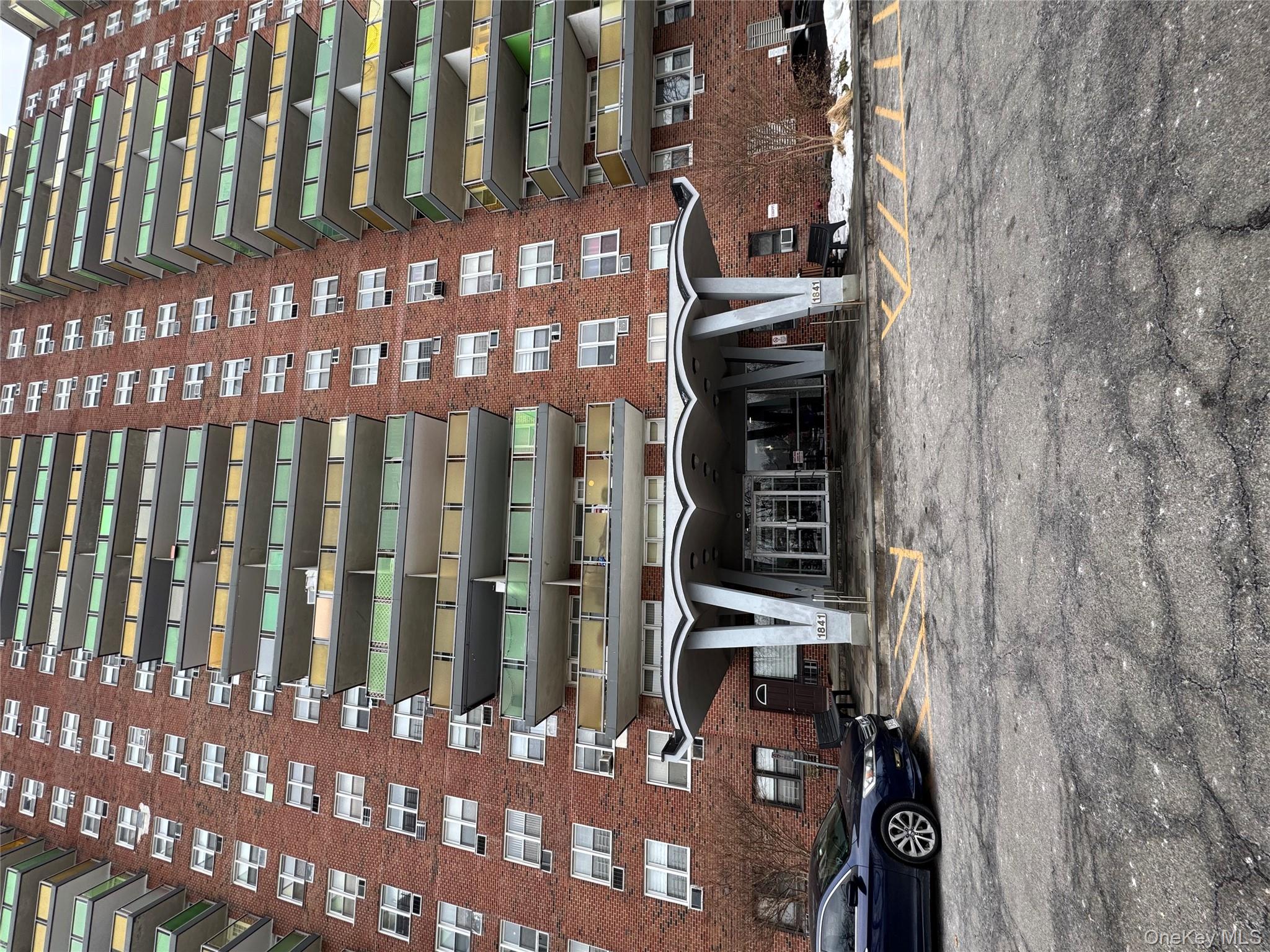 VIEWS, VIEWS, VIEWS! Rare high floor, west-facing listing in Westchest...